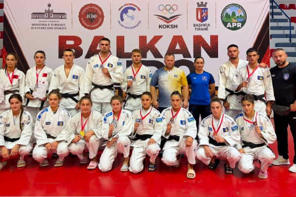 ​Xhudoja kosovare shkëlqen në Tiranë, nëntë medalje dhe ekipi më i mirë nga 10 shtete