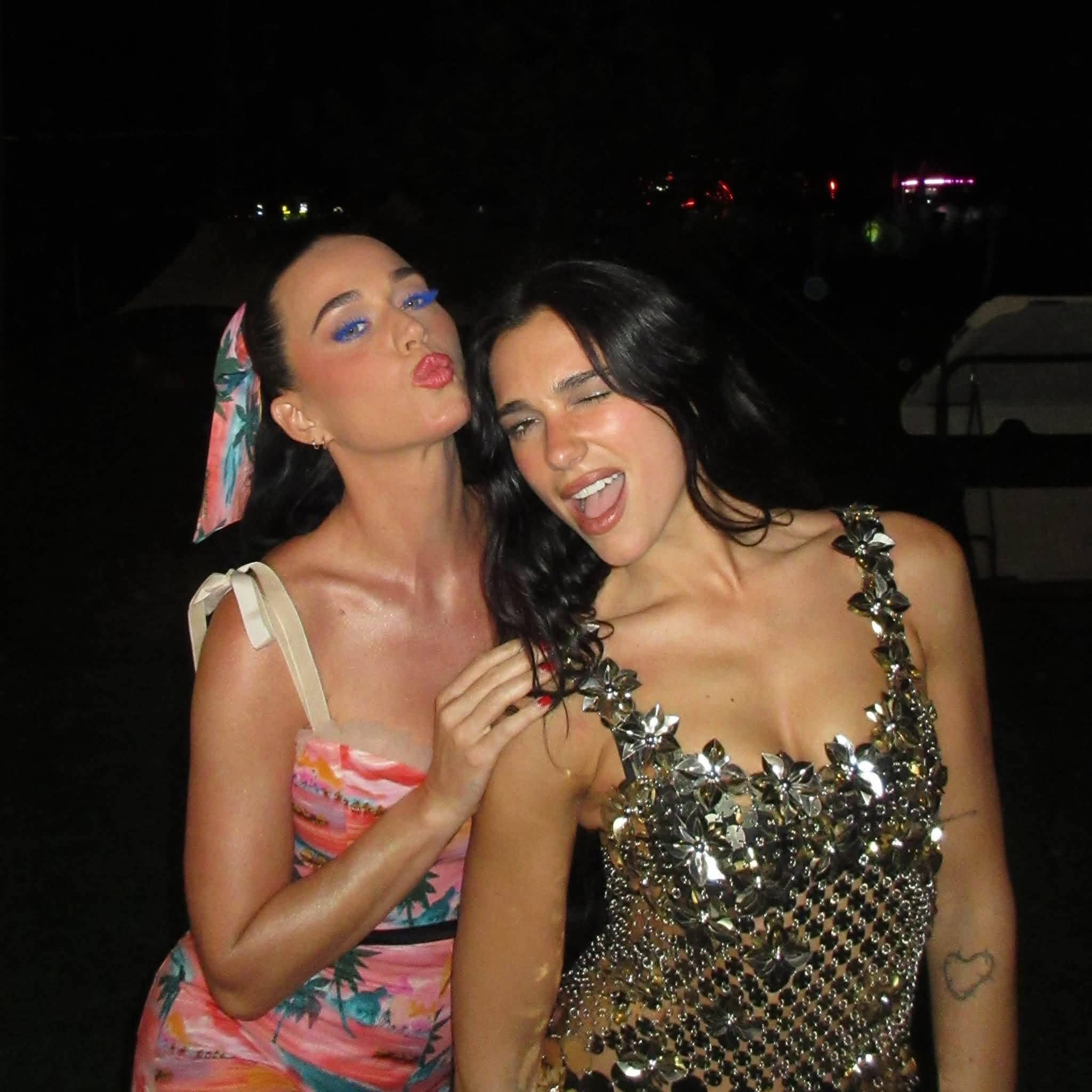Dua Lipa pas natës së parë të “Sunny Hill”: Katy Perry na çoi në Hënë