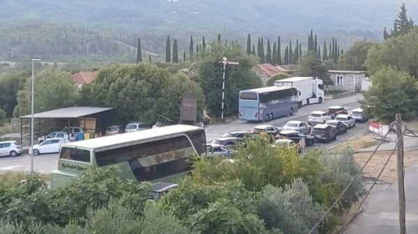 ​Mërgimtarët drejt Kosovës, në kolona të gjata dhe pritje disaorëshe në kufijtë e Kroacisë