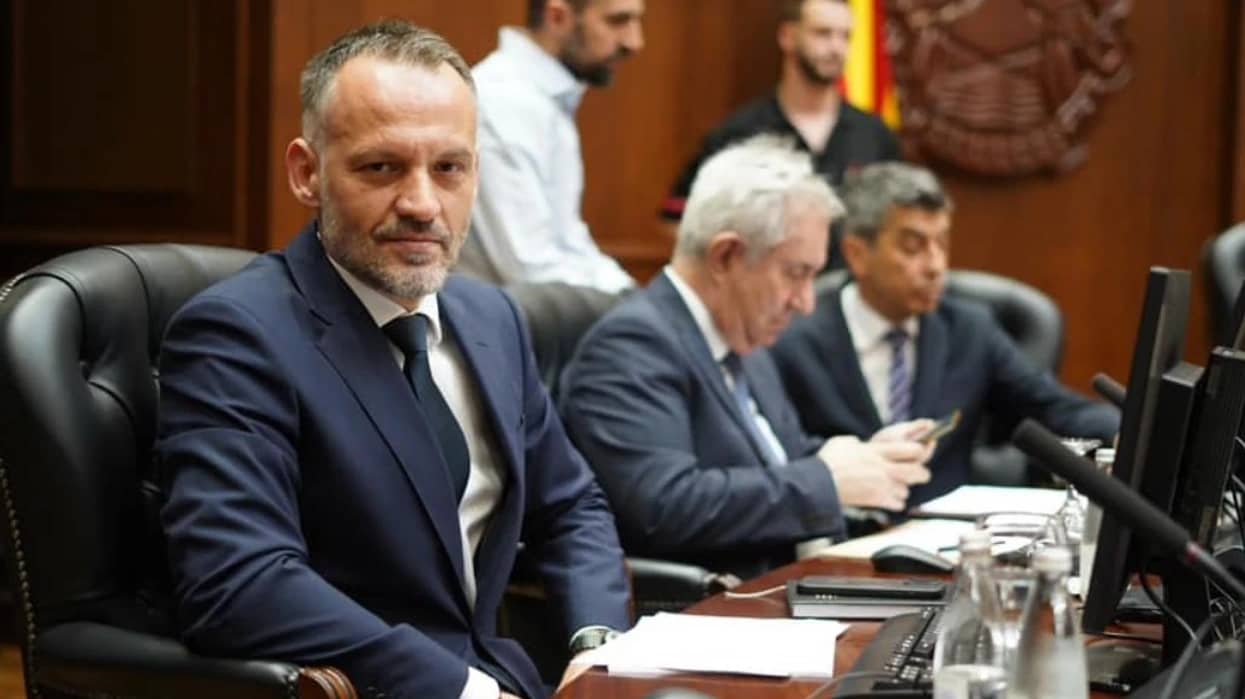Arben Fetai jep dorëheqje nga posti i zv. kryeministrit të Maqedonisë së Veriut