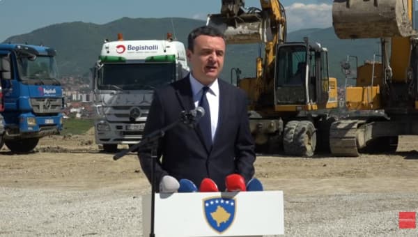 “Në një dhomë me Vuçiqin dhe Lajçak”, Kurti nuk përgjigjet për pretendimet e Osmanit