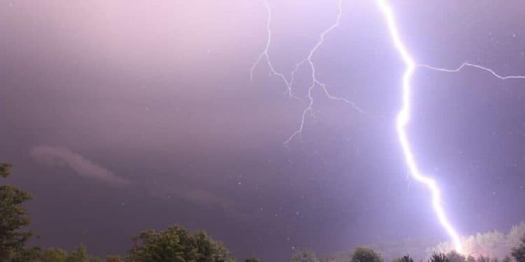 Heavy rain and lightning: today's weather forecast